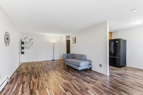 Homes For Sale - 4101 Parklawn Avenue<br/> Edina, MN 55435