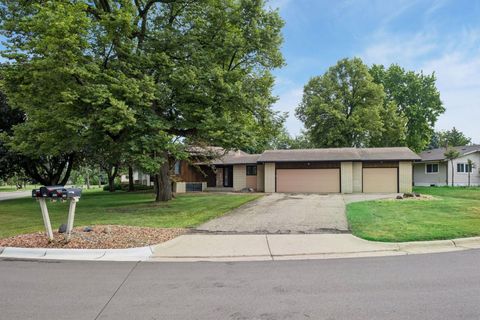 Homes For Sale - 1062 Crestview Drive<br/> Saint Paul, MN 55119