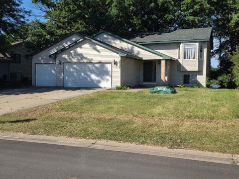 Homes For Sale - 26006 10th Street<br/> Zimmerman, MN 55398
