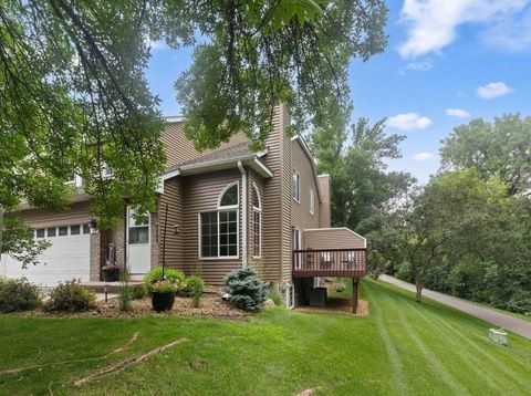 Townhouse For Sale - 100 Primrose Court<br/> Ramsey County, Saint Paul, MN 55127