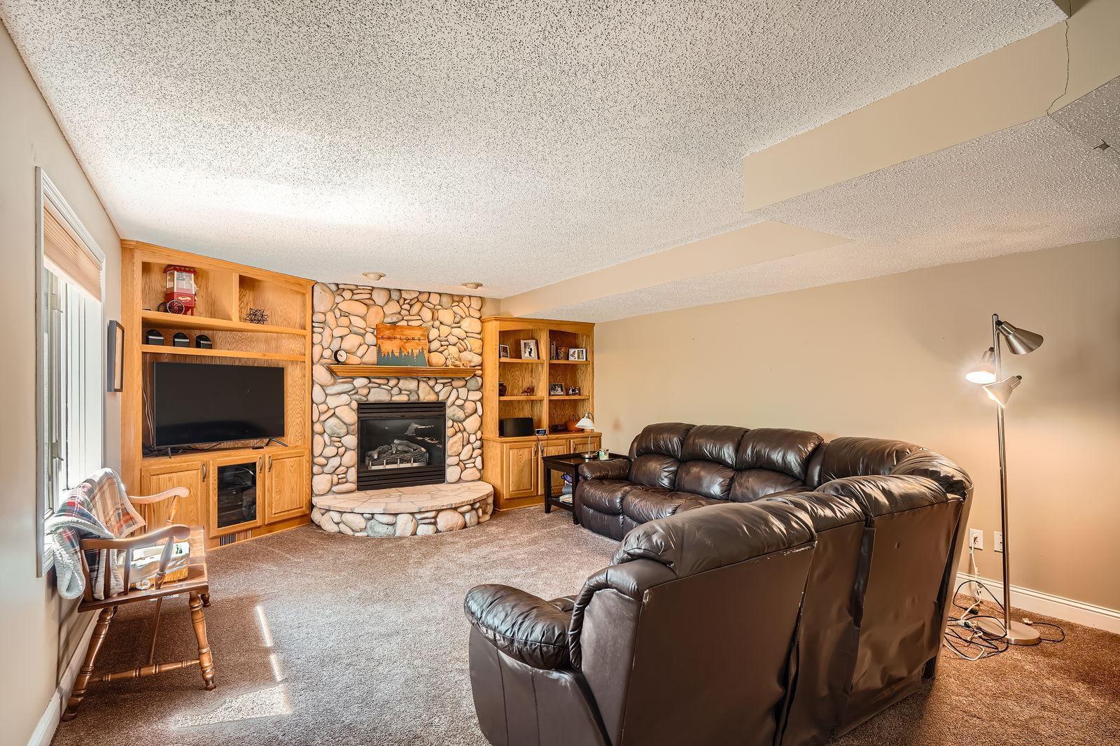 1237 Summit Oaks Drive, Burnsville, Minnesota image 23