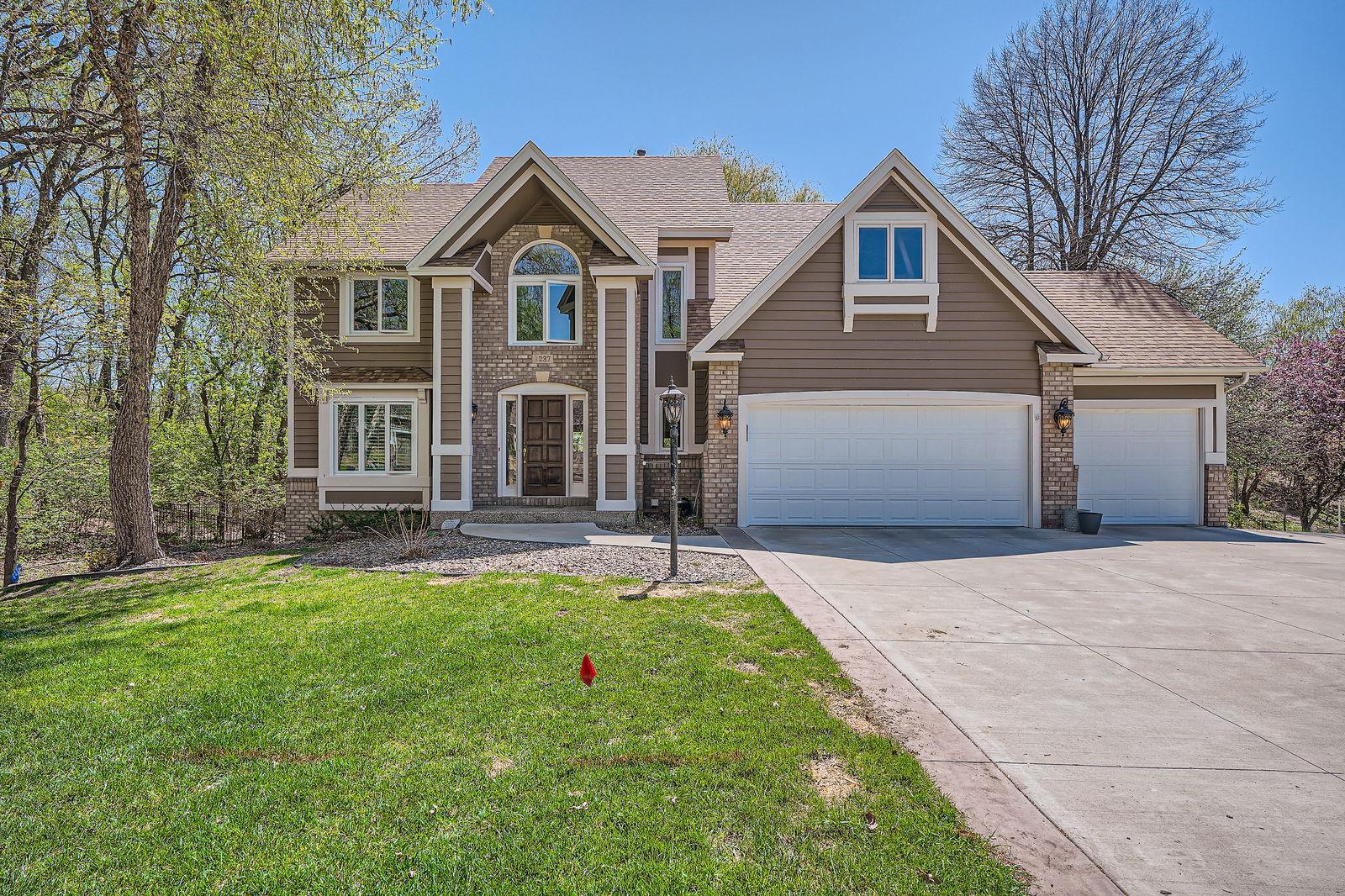 1237 Summit Oaks Drive, Burnsville, Minnesota image 1