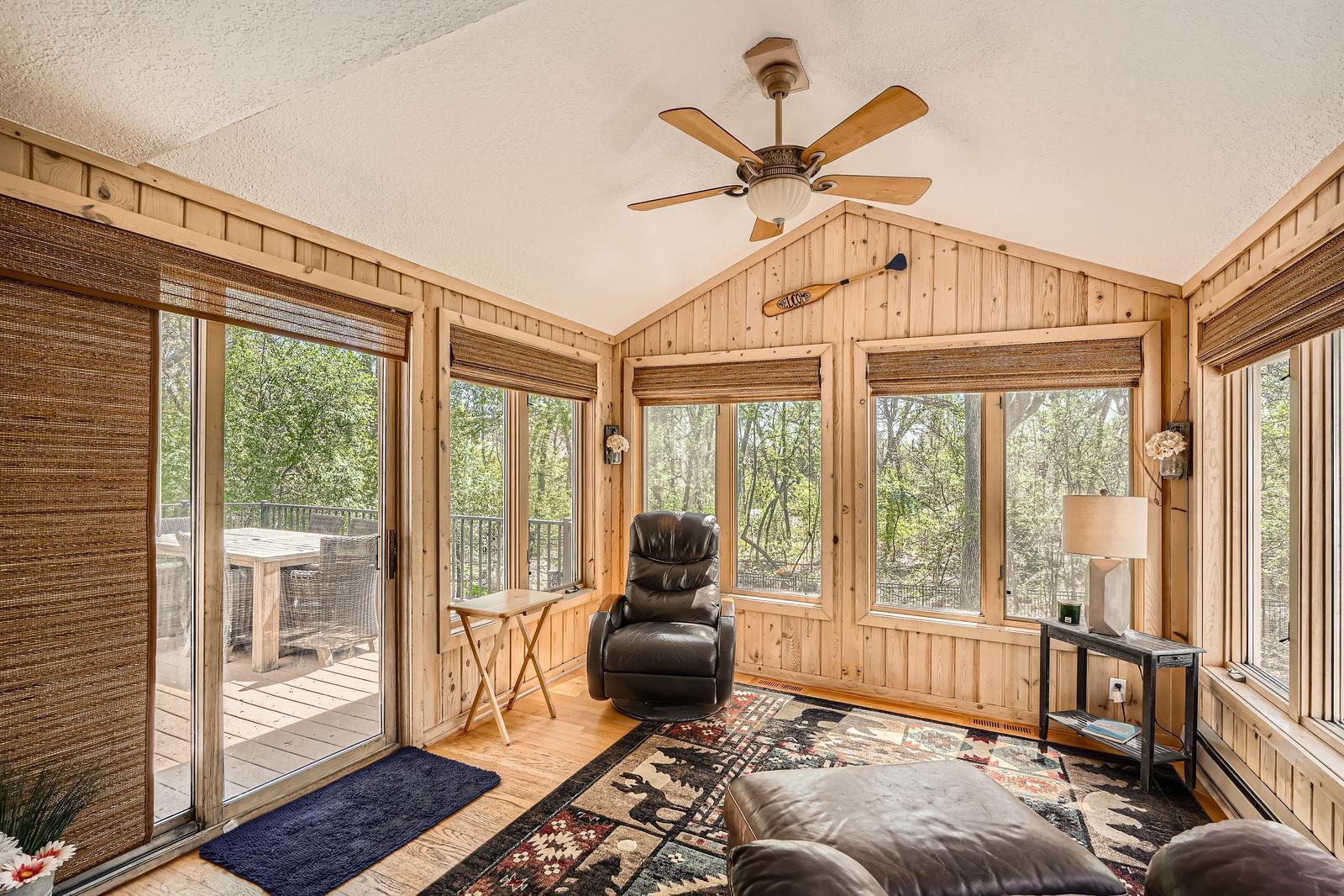1237 Summit Oaks Drive, Burnsville, Minnesota image 12