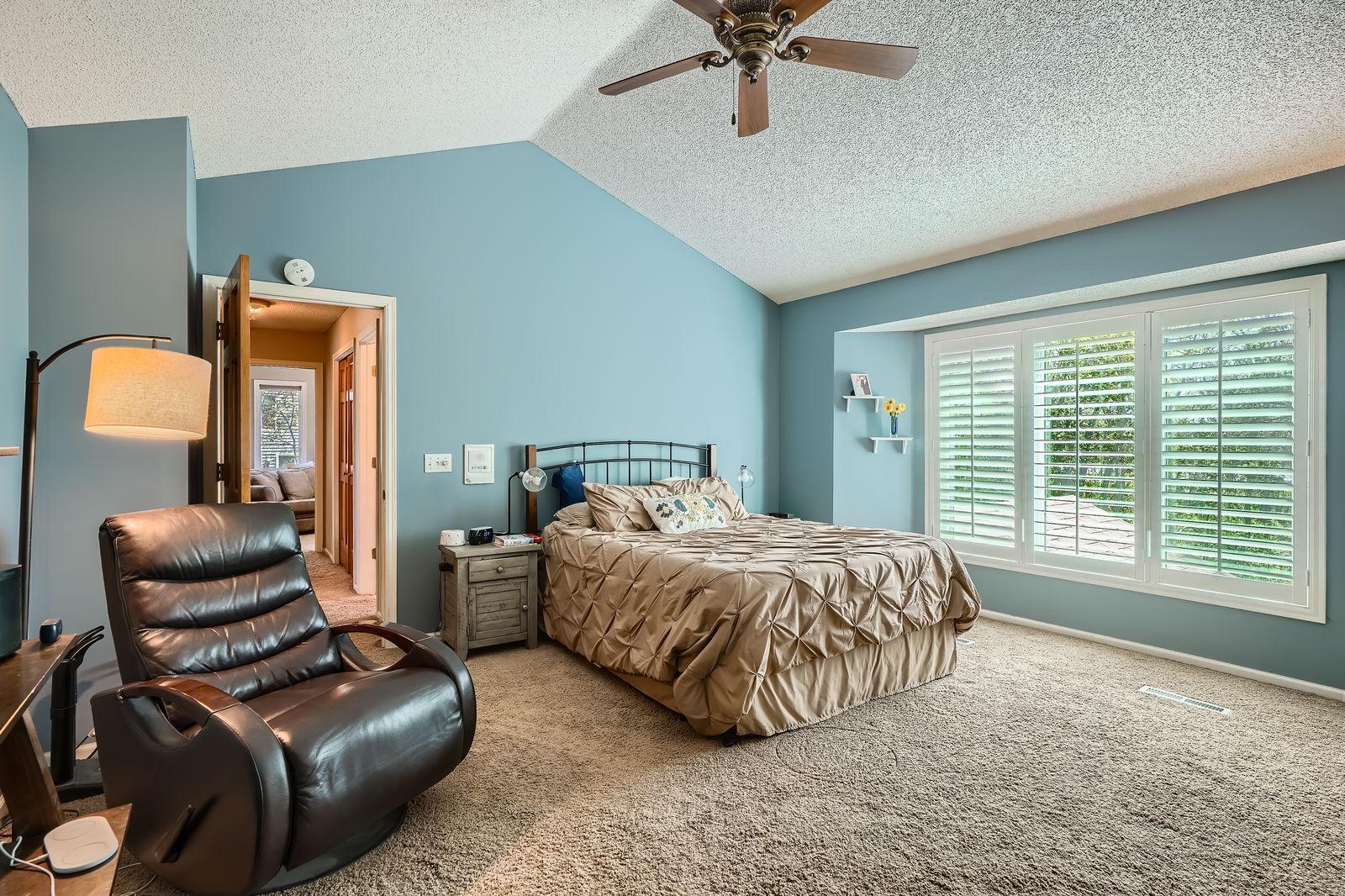 1237 Summit Oaks Drive, Burnsville, Minnesota image 13