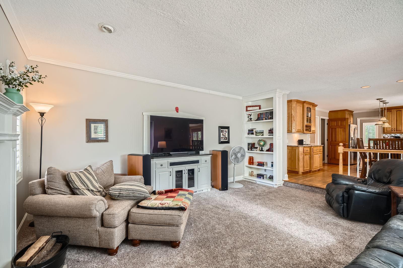 1237 Summit Oaks Drive, Burnsville, Minnesota image 11