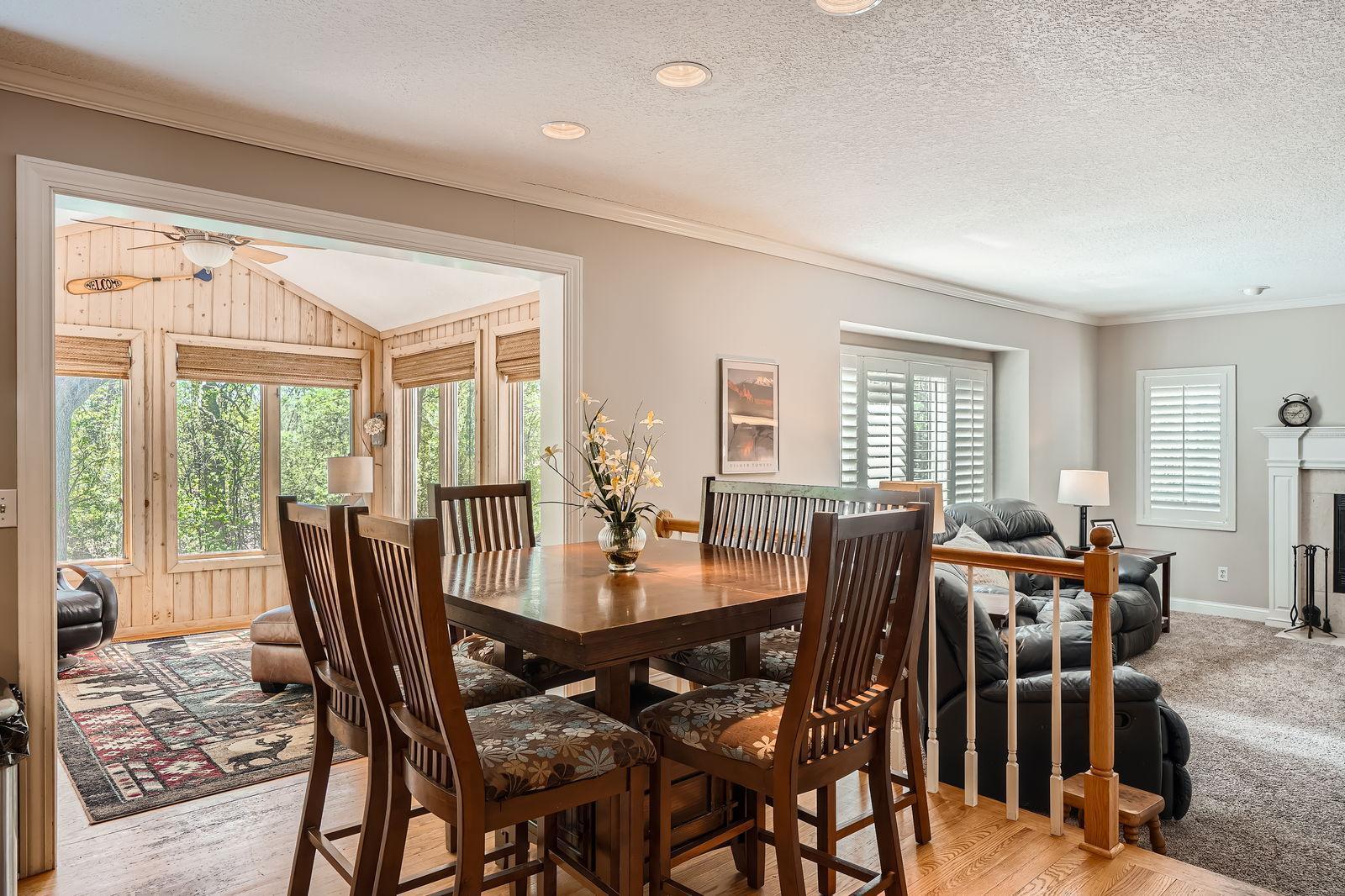 1237 Summit Oaks Drive, Burnsville, Minnesota image 9