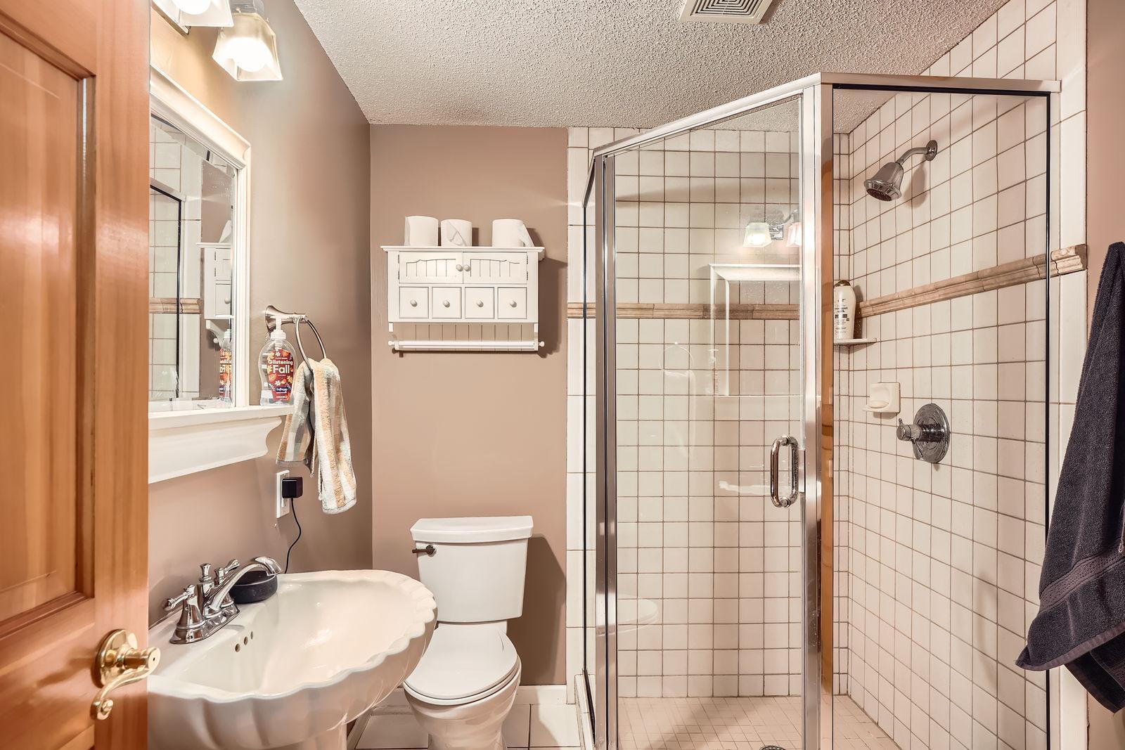 1237 Summit Oaks Drive, Burnsville, Minnesota image 27
