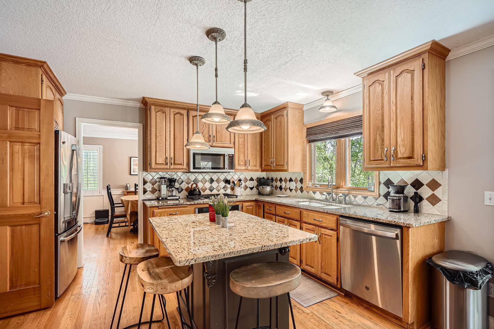 1237 Summit Oaks Drive, Burnsville, Minnesota image 6