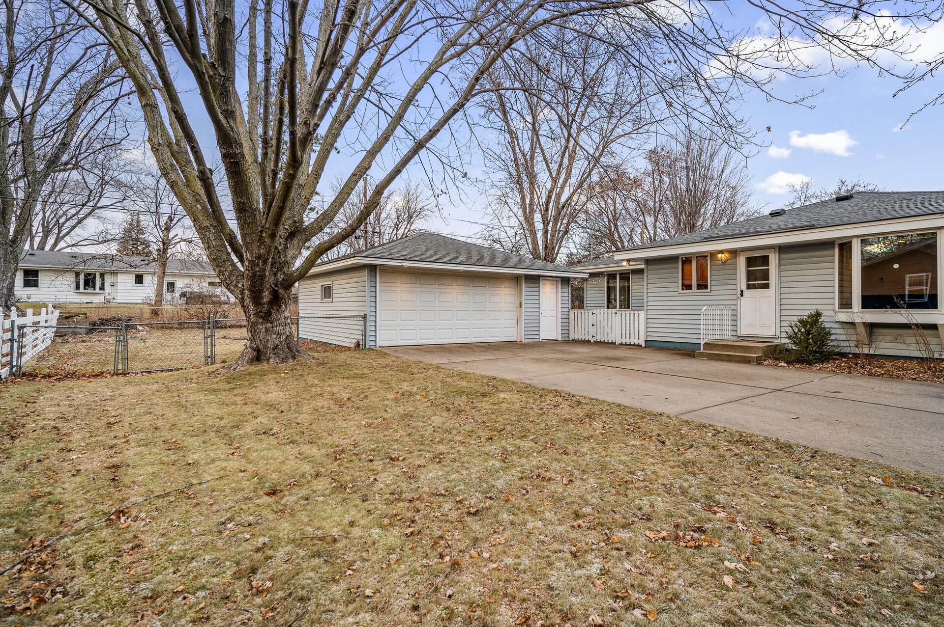 8332 Little Road, Bloomington, Minnesota image 32