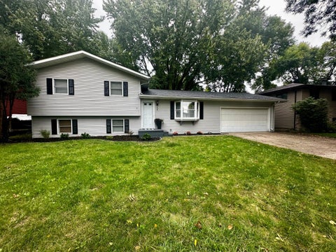 Homes For Sale - 104 W Thomas Avenue<br/> Marshall, MN 56258