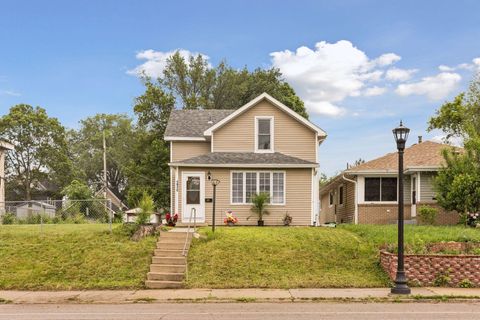Homes For Sale - 1915 Glenwood Avenue<br/> Minneapolis, MN 55405