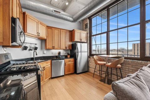 Condo For Sale - 1901 E Hennepin Avenue<br/> Hennepin County, Minneapolis, MN 55413