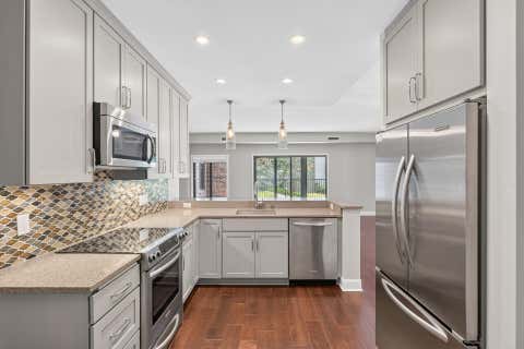 Condo For Sale - 1235 Yale Place<br/> Minneapolis, MN 55403