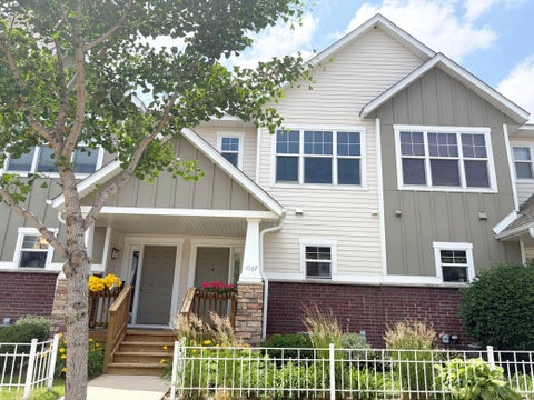 Townhouse For Sale - 1087 Barclay Street<br/> Saint Paul, MN 55106