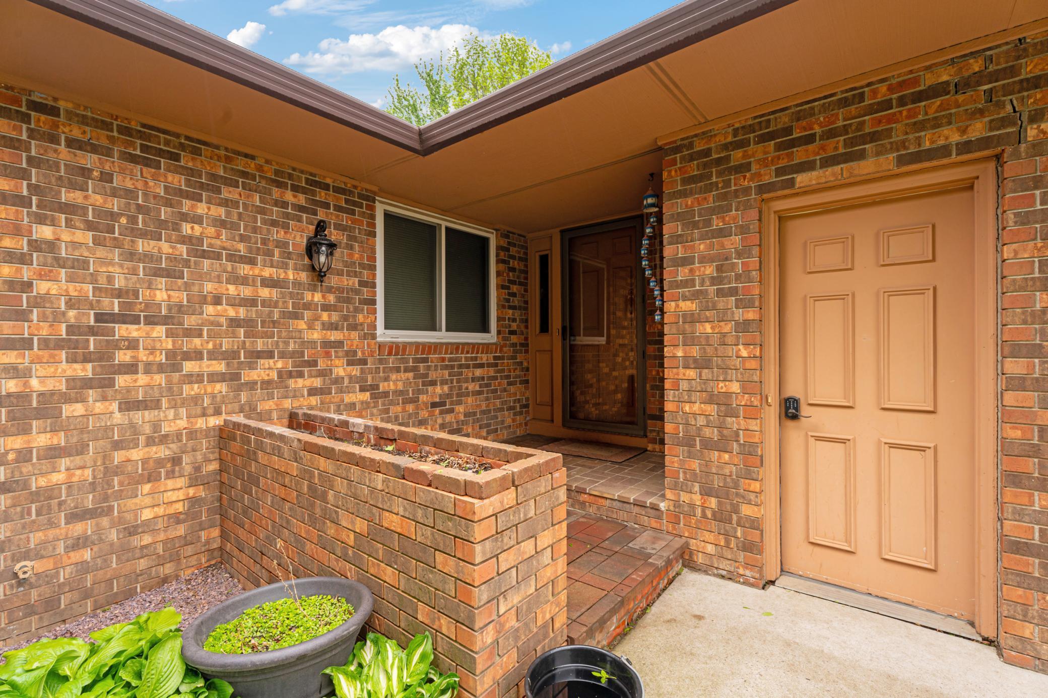 1977 Bay Street, Worthington, Minnesota image 3