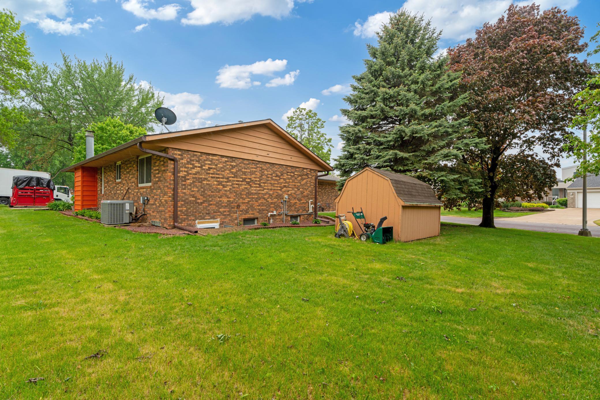 1977 Bay Street, Worthington, Minnesota image 27