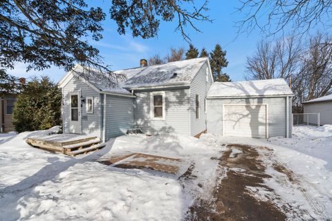 Homes For Sale - 2009 Carlton Avenue<br/> Cloquet, MN 55720