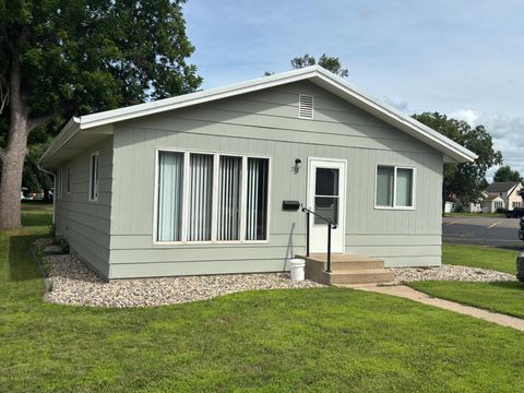 Homes For Sale - 712 Logan Avenue<br/> Jackson County, Jackson, MN 56143