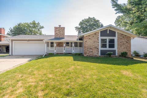 Homes For Sale - 1449 Park Hills Court<br/> Saint Paul, MN 55125