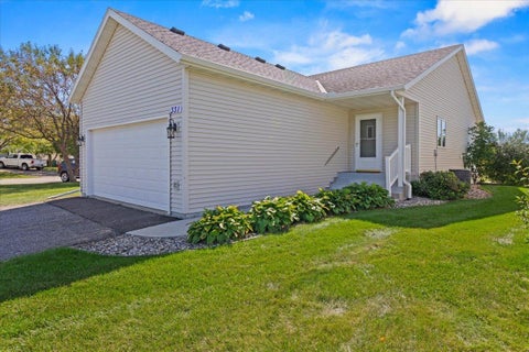 Townhouse For Sale - 331 Sunfish Lane<br/> Winsted, MN 55395