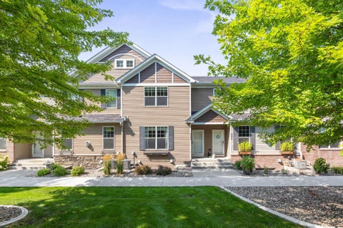 Townhouse For Sale - 7745 Madelyn Creek Drive<br/> Carver County, Victoria, MN 55386