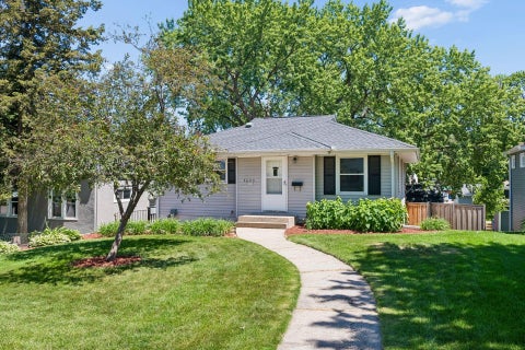 Homes For Sale - 5605 York Avenue<br/> Edina, MN 55410