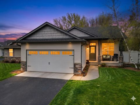 Townhouse For Sale - 828 Winsome Way<br/> Isanti, MN 55040