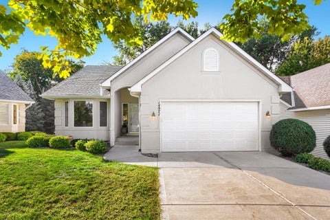 Townhouse For Sale - 14971 Summit Circle<br/> Prior Lake, MN 55372