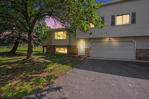 Townhouse For Sale - 48 Maple Island Road<br/> Dakota County, Burnsville, MN 55306