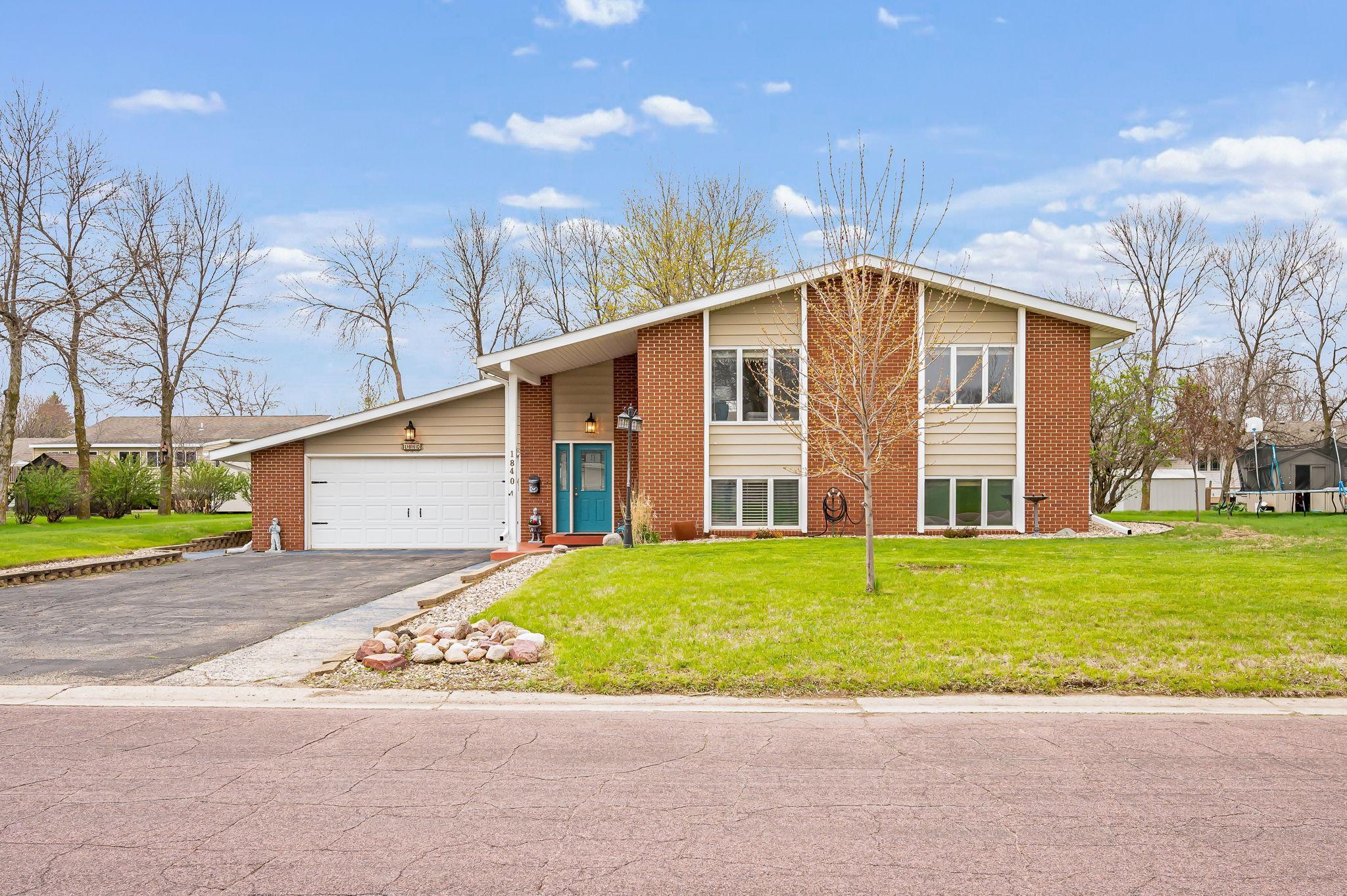 1840 Red Leaf Court, Windom, Minnesota image 2