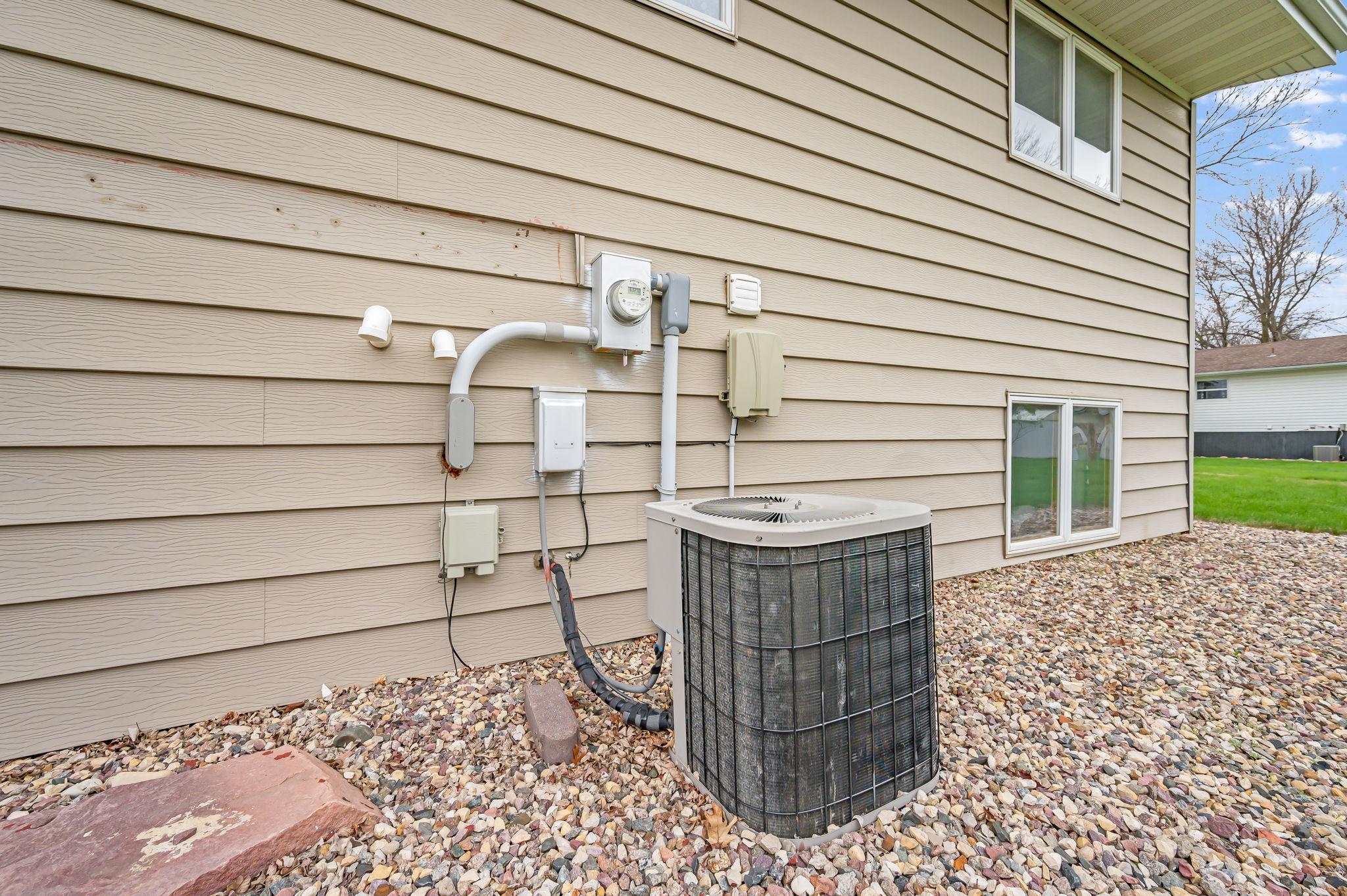 1840 Red Leaf Court, Windom, Minnesota image 41