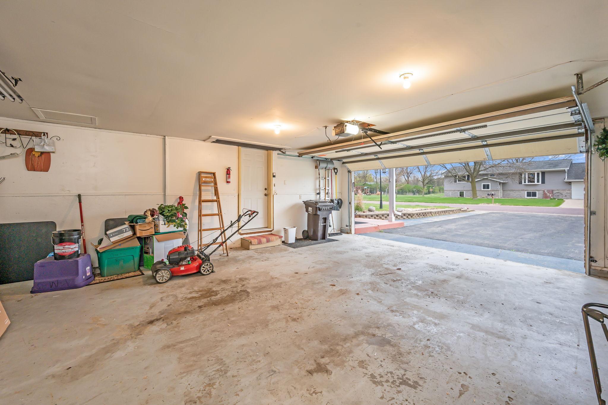 1840 Red Leaf Court, Windom, Minnesota image 40
