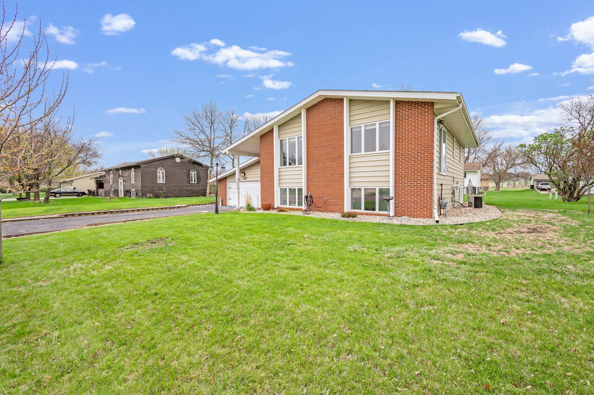 1840 Red Leaf Court, Windom, Minnesota image 4