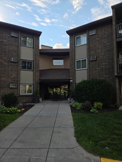 Condo For Sale - 3425 Golfview Drive<br/> Eagan, MN 55123