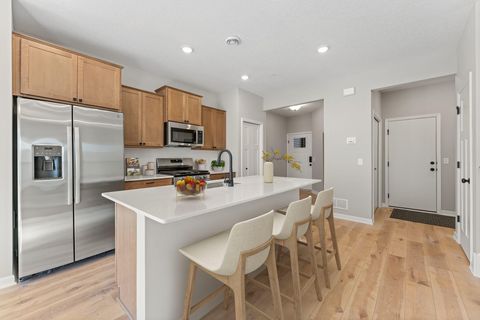 Townhouse For Sale - 10302 Birchwood Circle<br/> Chaska, MN 55318