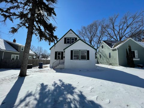 Homes For Sale - 911 W Cavour Avenue<br/> Fergus Falls, MN 56537