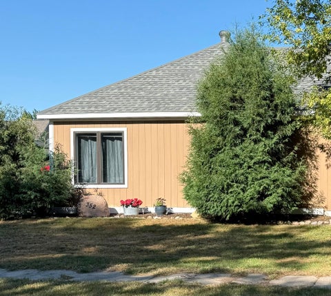 Homes For Sale - 352 3rd Avenue<br/> Casselton, ND 58012