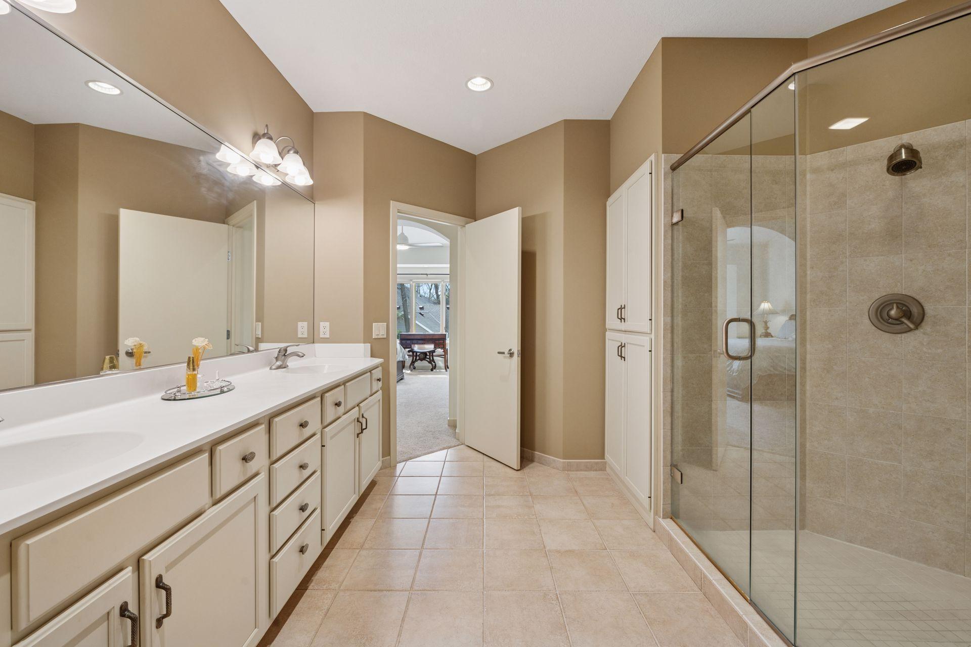 15703 Sussex Drive, Minnetonka, Minnesota image 29
