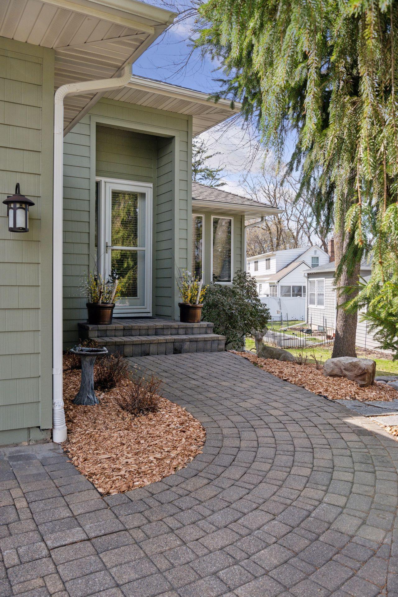 15703 Sussex Drive, Minnetonka, Minnesota image 6