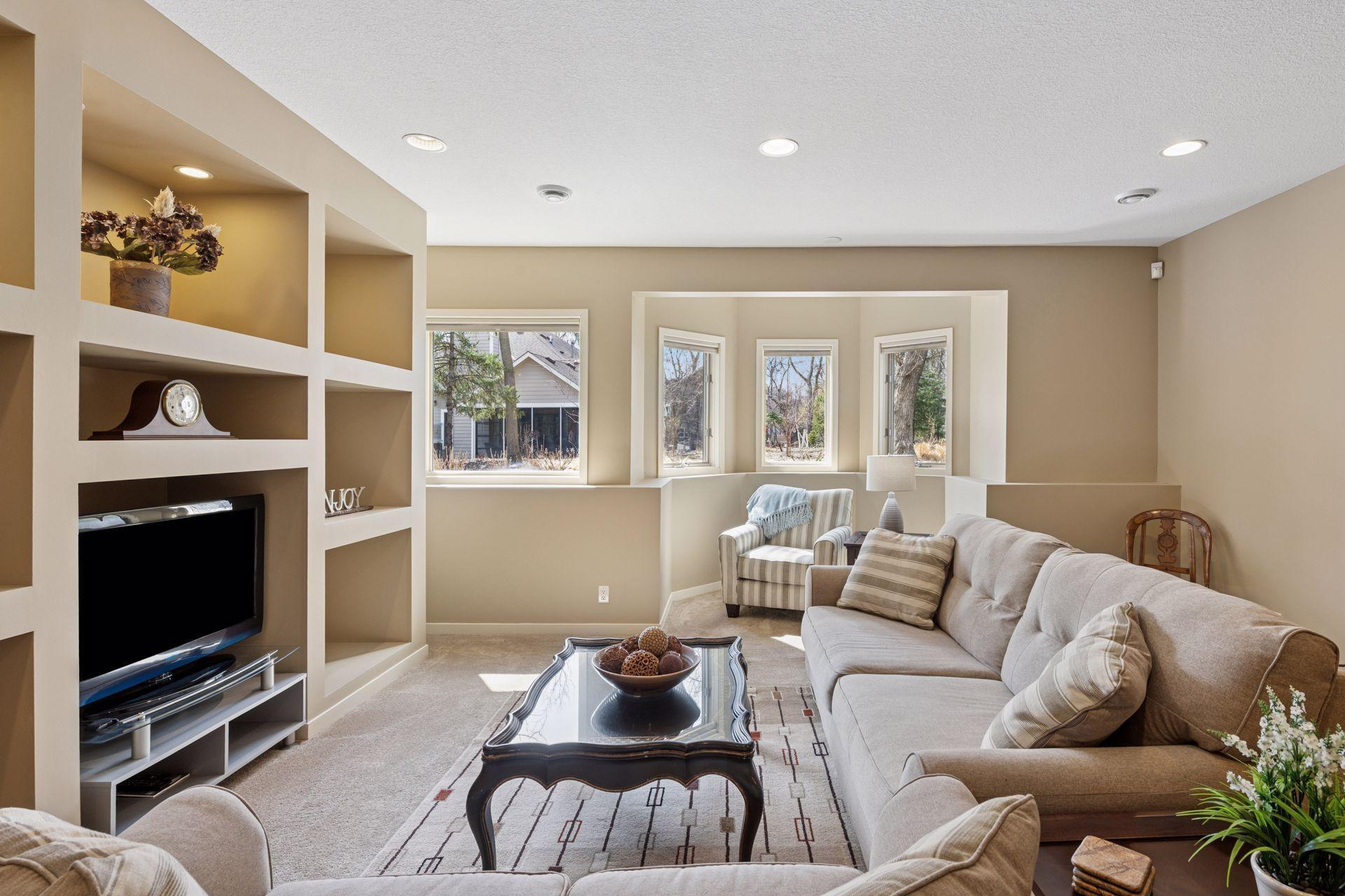15703 Sussex Drive, Minnetonka, Minnesota image 34