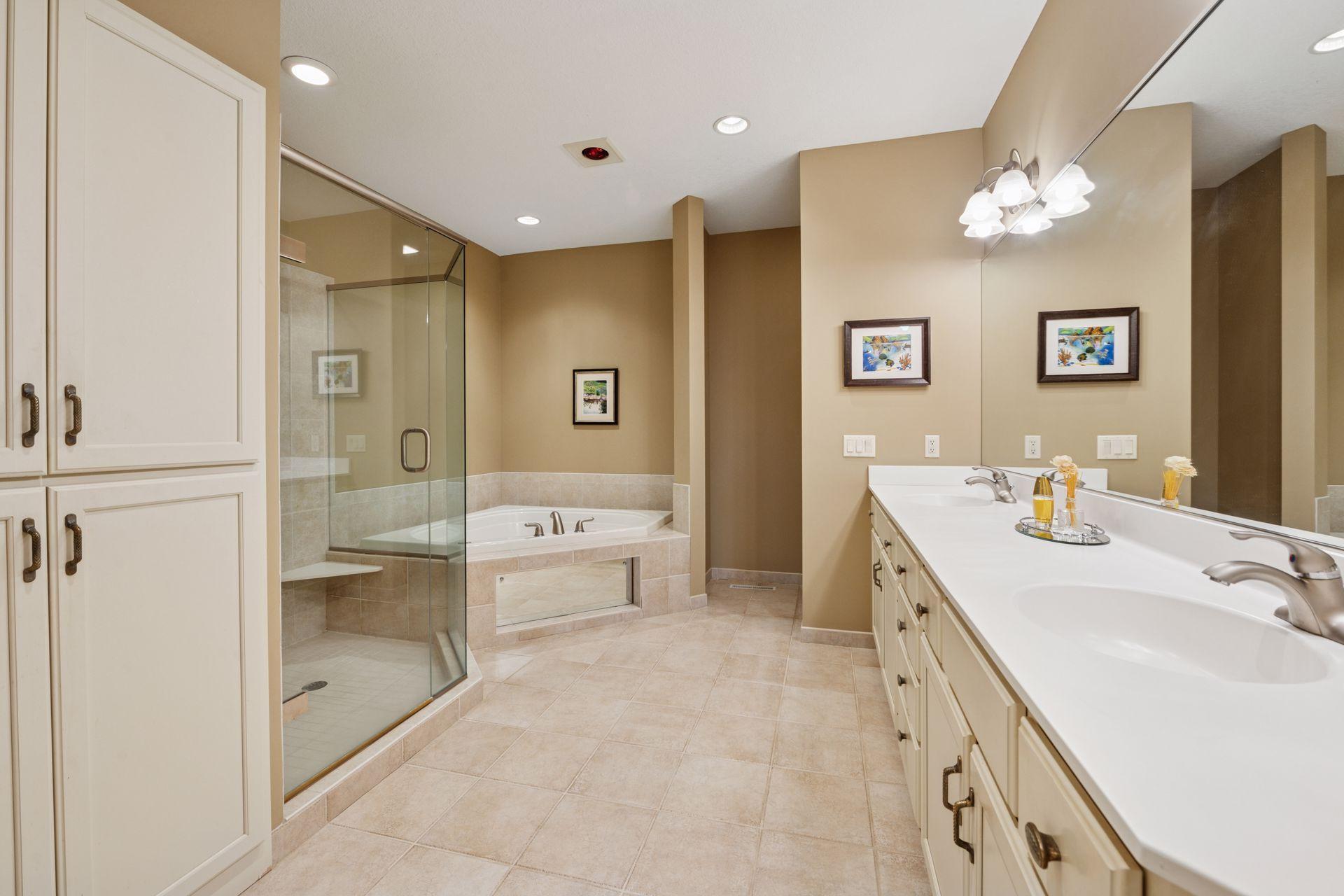 15703 Sussex Drive, Minnetonka, Minnesota image 28