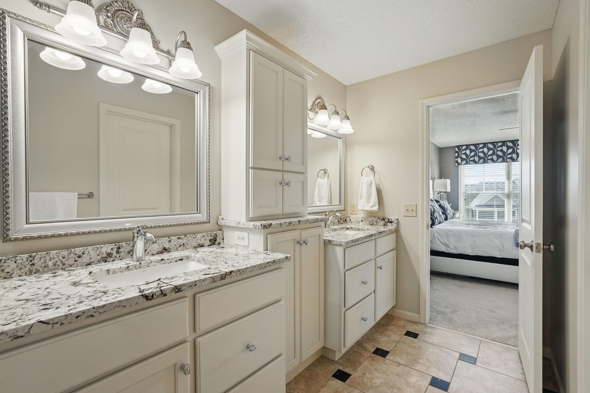 7035 Waterstone Lane, Woodbury, Minnesota image 26