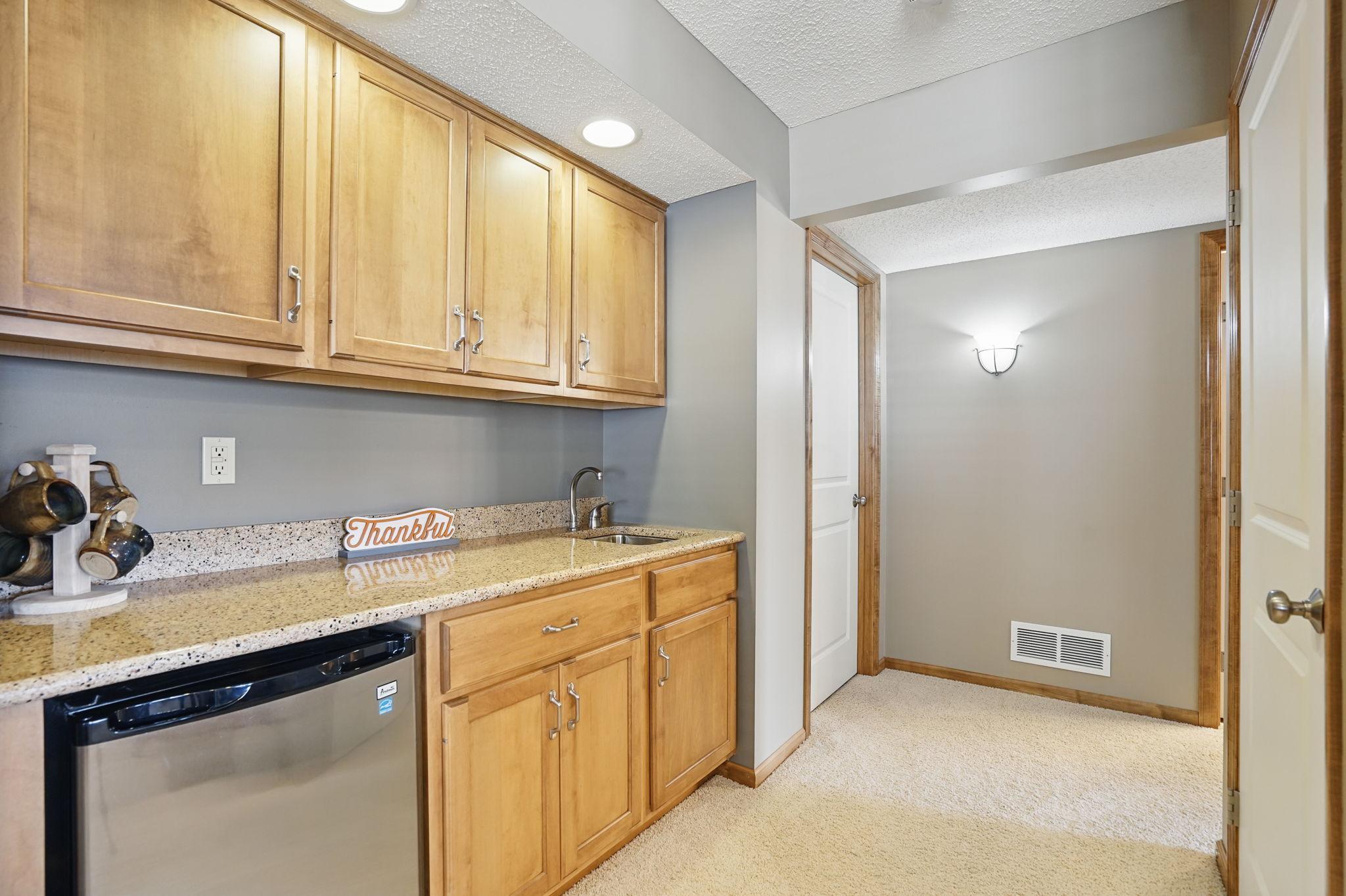 7035 Waterstone Lane, Woodbury, Minnesota image 36