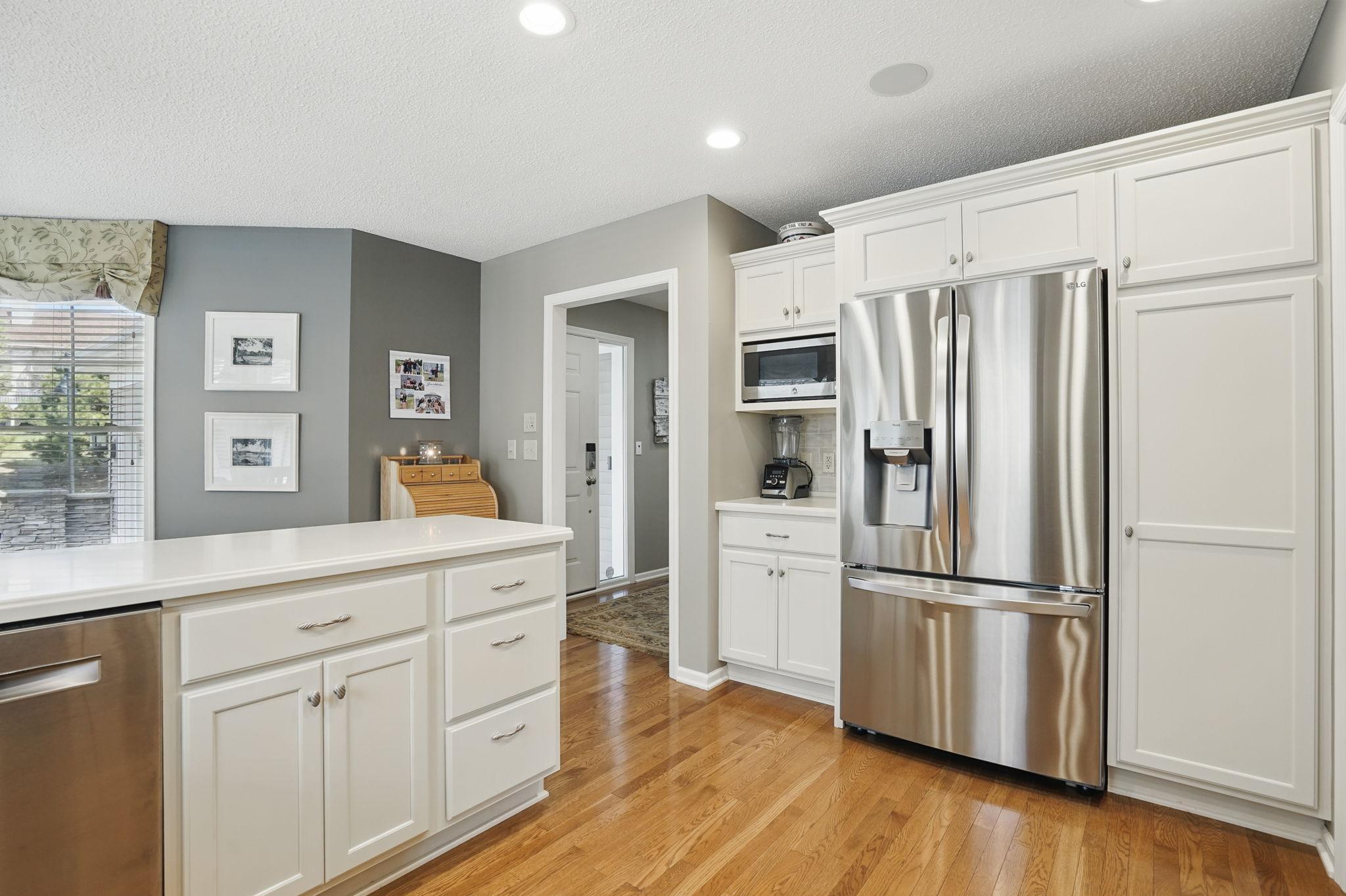 7035 Waterstone Lane, Woodbury, Minnesota image 10