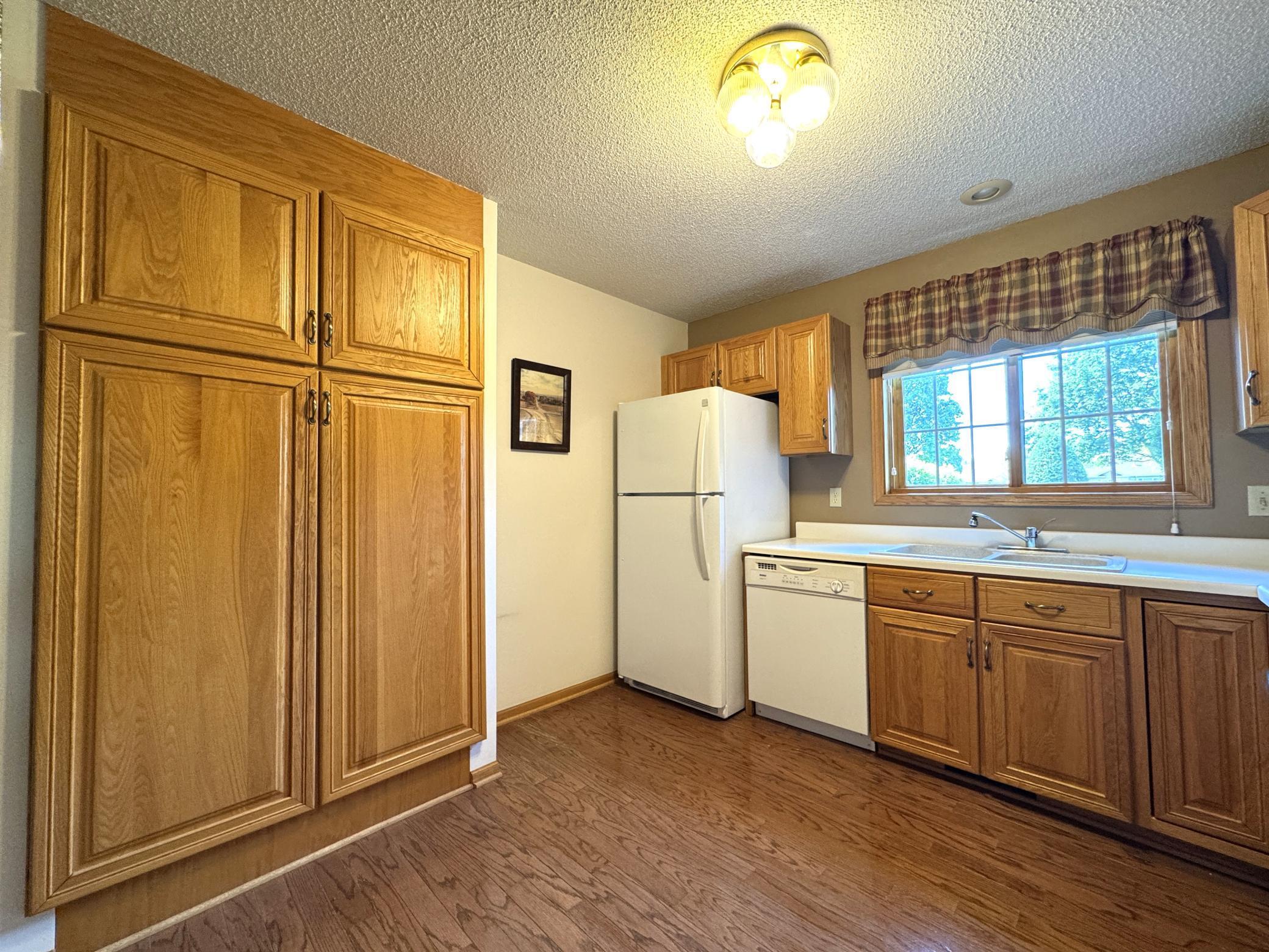 1102 Travis Road, Marshall, Minnesota image 10
