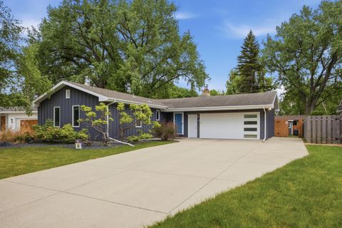 Homes For Sale - 2486 W Country Club Drive<br/> Fargo, ND 58103