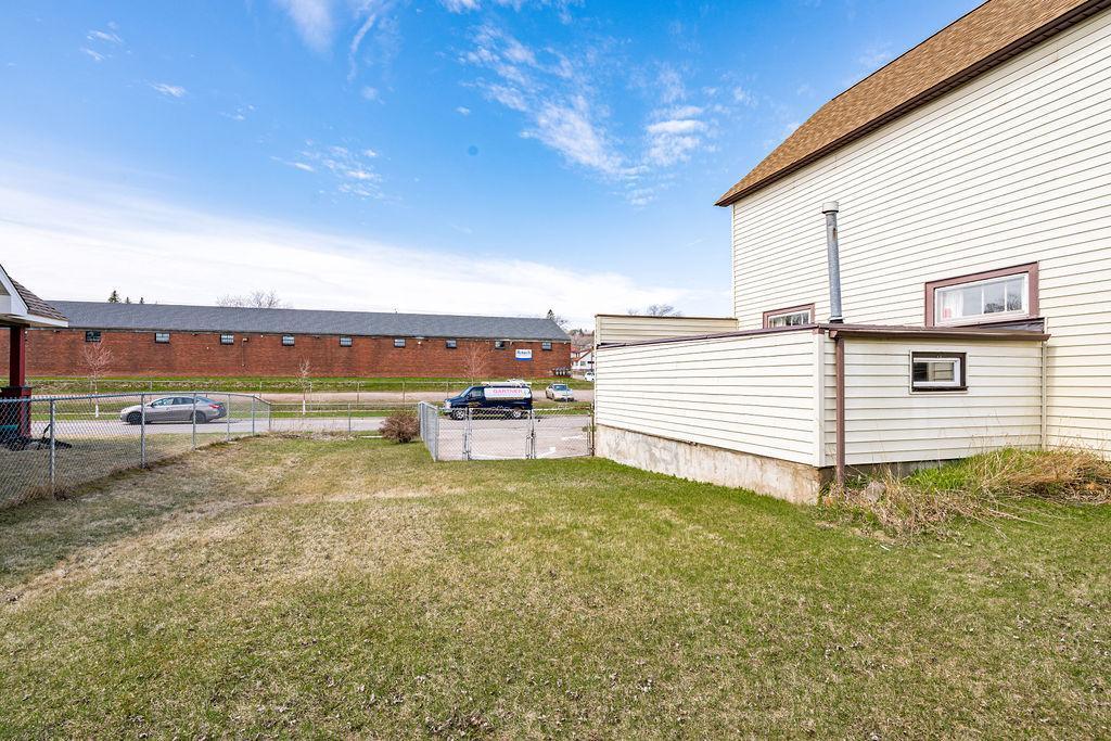 2406 W 1st Street, Duluth, Minnesota image 26
