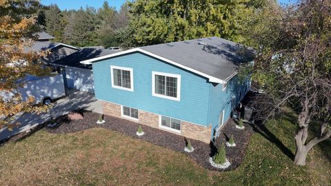 Homes For Sale - 524 10th Avenue<br/> Dodge Center, MN 55927