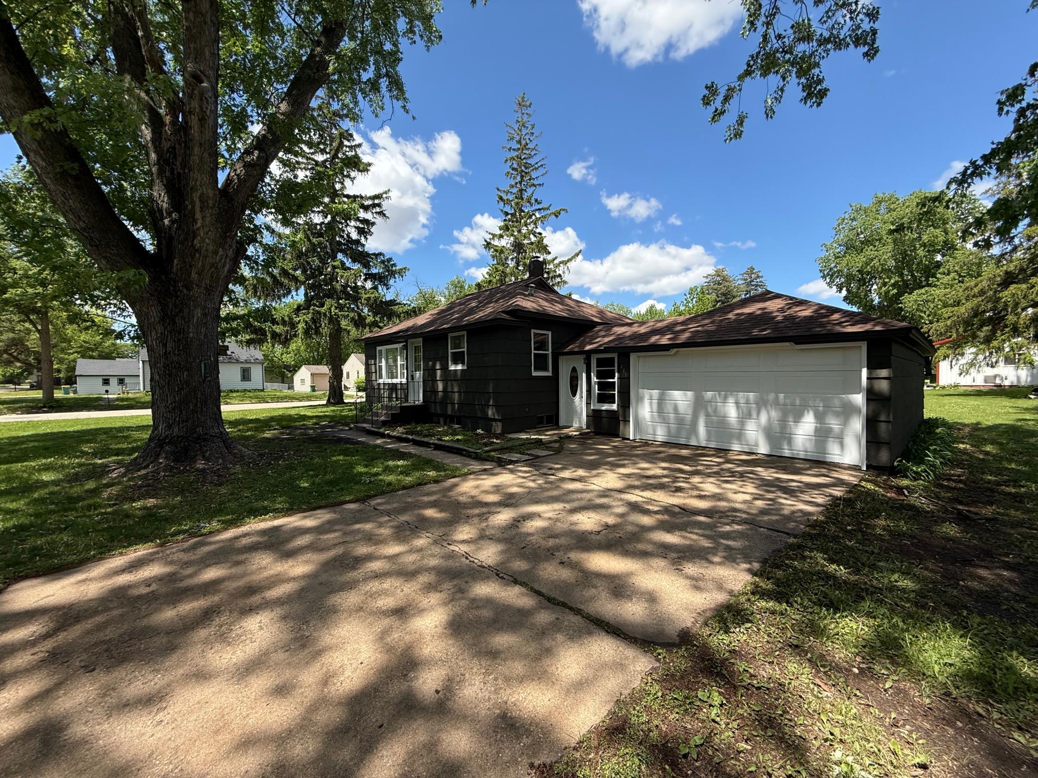 446 W Darwin Street, Litchfield, Minnesota image 2