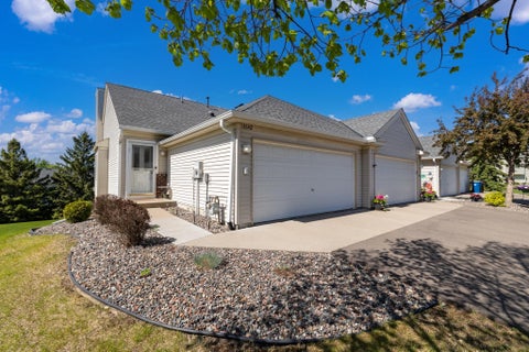 Townhouse For Sale - 13642 97th Place<br/> Maple Grove, MN 55369